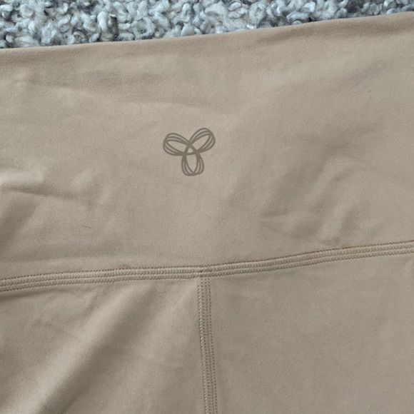 Aritzia TNABUTTER™ Atmosphere Hi-Rise 9" Short - Picture 3 of 3